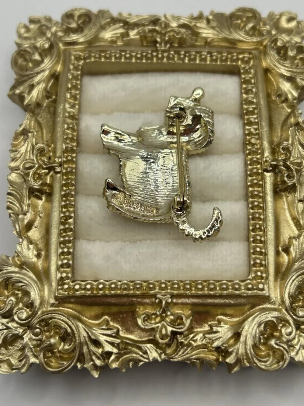Vintage SARAH COVENTRY Signed Gold Tone Shaggy Dog Brooch Pin 1.5